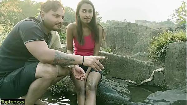 Indian Outdoor Dating sex with Teen Girlfriend! Best Viral Sex Film hangat yang hangat