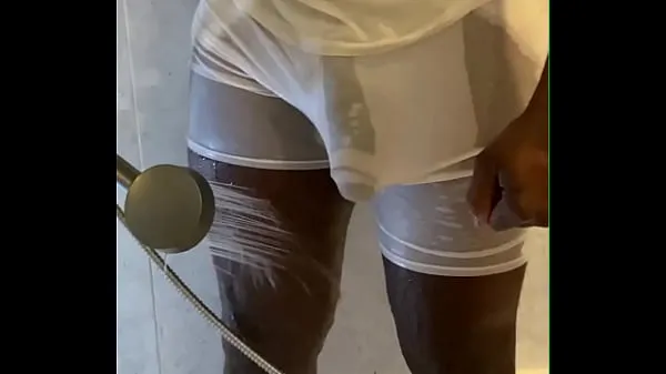 गर्म MUSCLE and HOT BLACK MAN WITH A BIG AND THICK COCK very horny in the shower गर्म फिल्में