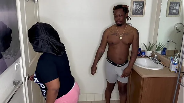 Kendale Accidentally Walk In On His Roommate Masterbating She Ask For His Help Before Almost Getting Caught Film hangat yang hangat