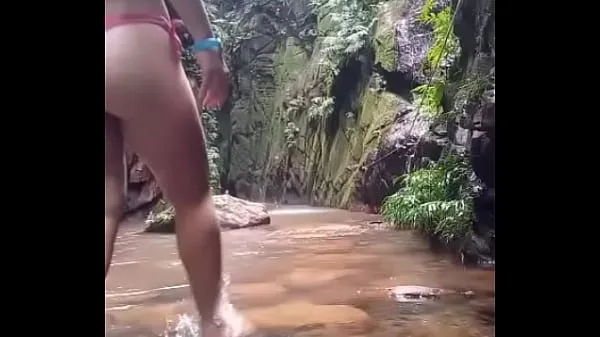 Vroči Super hot in a bikini with her giant round ass teasing the water topli filmi