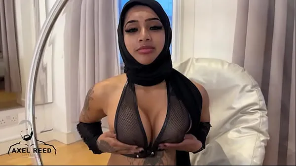 热ARABIAN MUSLIM GIRL WITH HIJAB FUCKED HARD BY WITH MUSCLE MAN温暖的电影