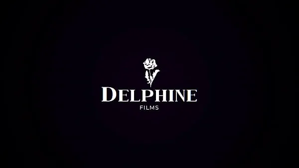 Vroči Delphine Films- Bombshell Tiffany Watson Fucks Her Bodyguard topli filmi