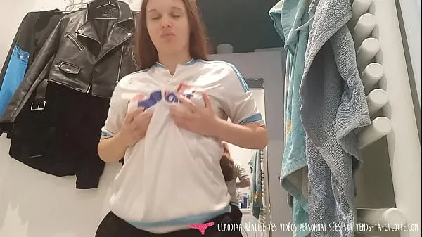 Gorące Sexy amateur girl playing with a dildo in a football jerseyciepłe filmy