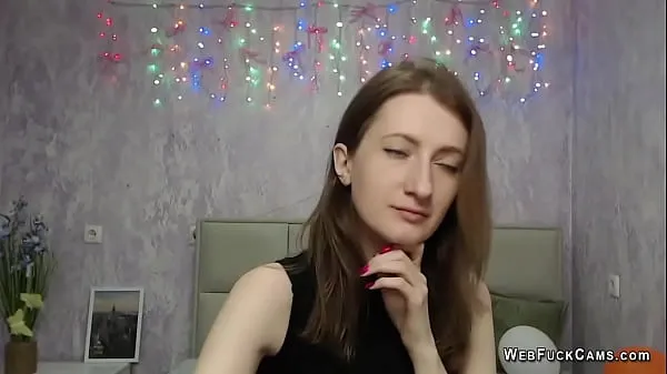 Hotte Brunette amateur in black bra chat on webcam show varme filmer