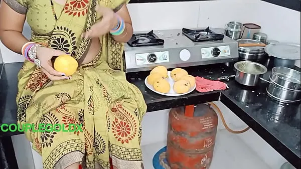 Hotte Komal does not know how to make amars, so she invited her friends to her house varme film