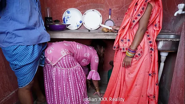 Belle-famille indienne dans la cuisine XXX en hindi Films chauds
