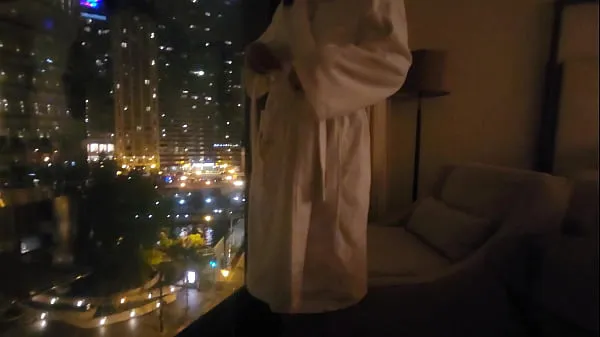 Hotte masturbating in public in front of hotel window varme film