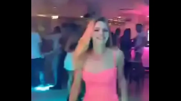 Sıcak My hot wife dancing with no underwear before sex Sıcak Filmler