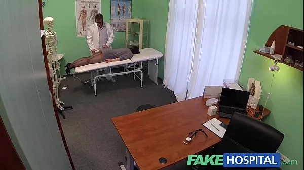 뜨거운 Fake Hospital G spot massage gets hot brunette patient wet 따뜻한 영화