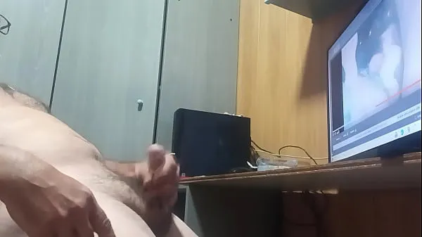 Hotte Masturbating watching porn varme filmer