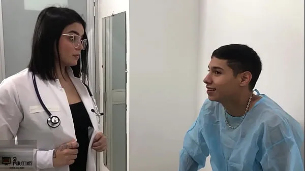 गर्म The doctor sucks the patient's dick, She says that for my treatment I must fuck her pussy FULL STORY गर्म फिल्में