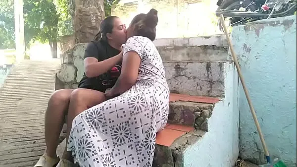 गर्म Elderly woman while doing trade in the house, interrupts her young lesbian wanting to fuck her pussy with her mouth गर्म फिल्में