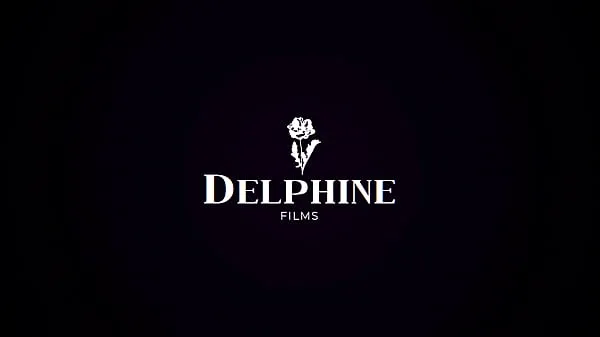 热Delphine Films- April Olsen's Naughty Cooking Show Turns Into a Sexy THREESOME温暖的电影
