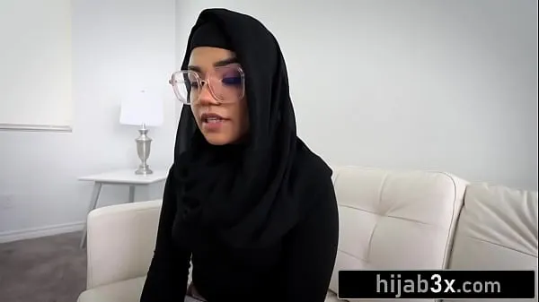 Hotte Nerdy Big Ass Muslim Hottie Gets Confidence Boost From Her Stepbro varme film