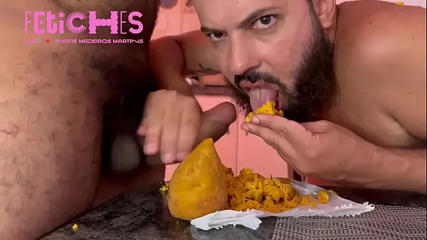 Vroči COXINHA- boy sucks thick dick while eating coxinha topli filmi