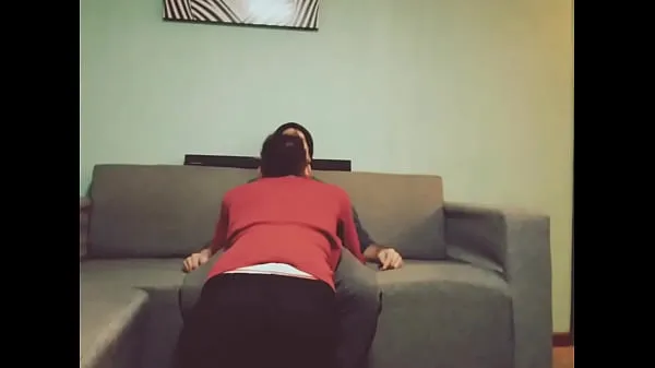 Hete Sucking male cock in the living room warme films