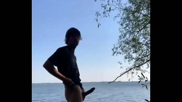 گرم Masturbating at the lake گرم فلمیں