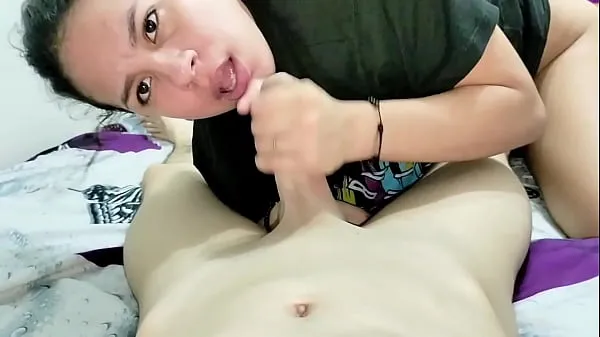 I HIRE MY NEW SERVICE EMPLOYEE AND I TOLD HER THAT IF SUCKED MY BIG COCK I WOULD LEAVE WORK EARLY, SHE GAVE ME A GREAT BLOWJOB AND I REMOVED MY MILK- HOMEMADE SEX Film hangat yang hangat