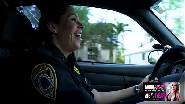 گرم Nikki Brooks In StepMom Wants To Role Play As A Cop and Have Sex On My Bed گرم فلمیں