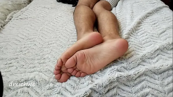Hotte Hot feet for your big cock daddy varme filmer