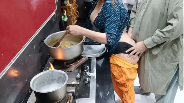 Gorące Desi Housewife Anal Sex In Kitchen While She Is Cookingciepłe filmy