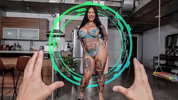 Películas calientes SEX SELECTOR - La diosa asiática tatuada y con curvas Connie Perignon está aquí para jugar cálidas