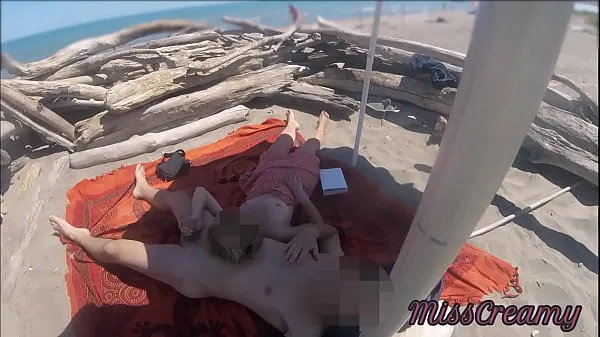 뜨거운 Exhibitionist Teacher Outdoor Amateur Milf Handjob Big Cock on Nudity Beach public in front of voyeur with cum P1 - MissCreamy 따뜻한 영화