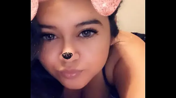 Latina rolling around in bed Film hangat yang hangat