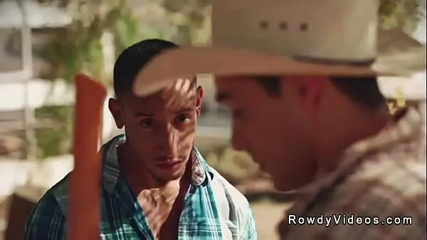 Un cowboy gay baise un homme noir musclé au camp de conversion Films chauds