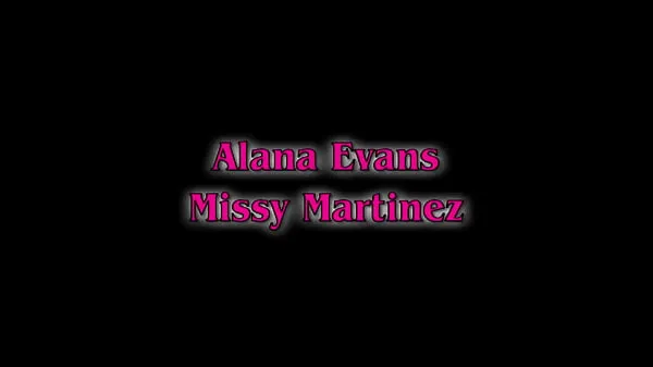 热Big Boobed Lesbians Alana Evans And Missy Martinez Love Eating Pussy温暖的电影