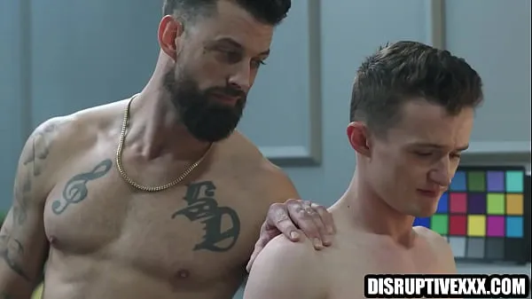 뜨거운 Newbie gay porn actor gets a rough treatment on movie set 따뜻한 영화