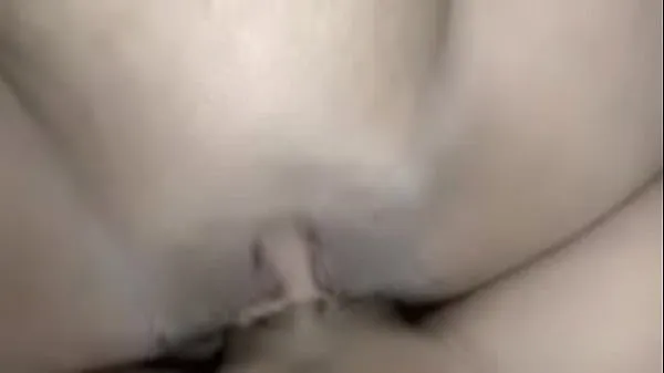 Hotte Spreading the beautiful girl's pussy, giving her a cock to suck until the cum filled her mouth, then still pushing the cock into her clit, fucking her pussy with loud moans, making her extremely aroused, she masturbated twice and cummed a lot varme film