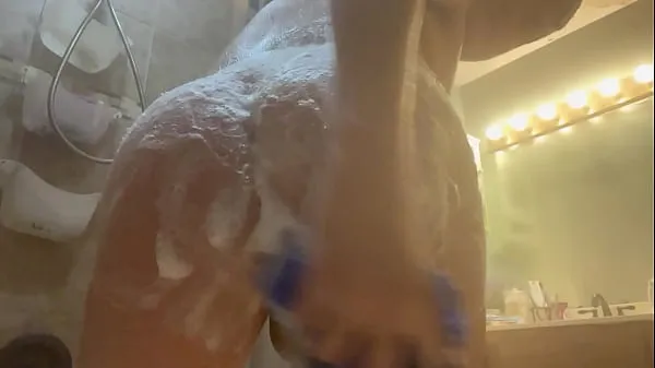 Bubble Butt twerking his sexy ass in the shower pt. 2 Film hangat yang hangat