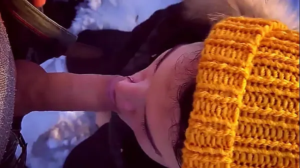 Kuumia Risky sucking a stranger in a public park and swallowing hot cum lämpimiä elokuvia