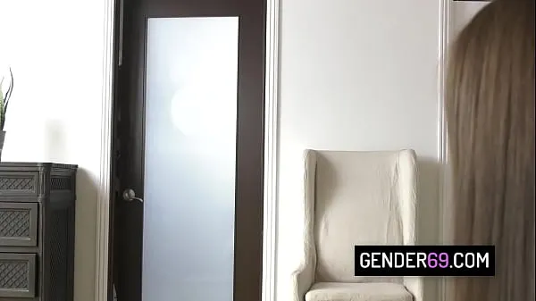 Sıcak Brunette trans girl Jade Venus dressed in sexy stockings fucks her gf pussy Sıcak Filmler