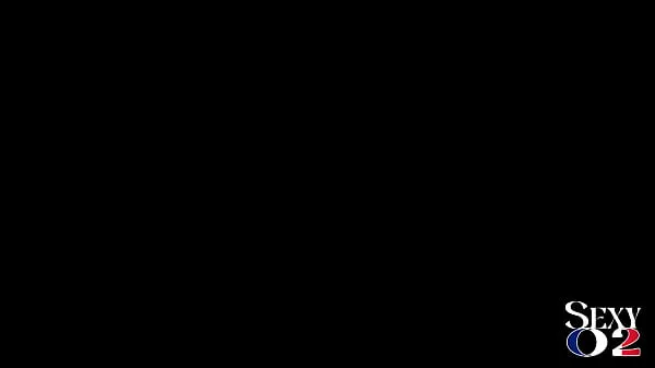 Películas calientes 1631 - Puta francesa con pantalones de cuero negros, corsé de algodón azul, tanga de satén gris, tacones altos, mamada, beso negro, estilo perrito y corrida facial cálidas