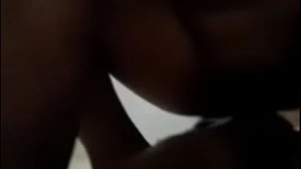 Spreading the big girl's pussy, poking her pussy with a bottle and then using his dick to fuck her clit until he squirts all over her pussy Filem hangat panas