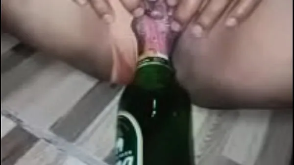 गर्म Beautiful girl fucks her pussy until he squirts all over her clit गर्म फिल्में