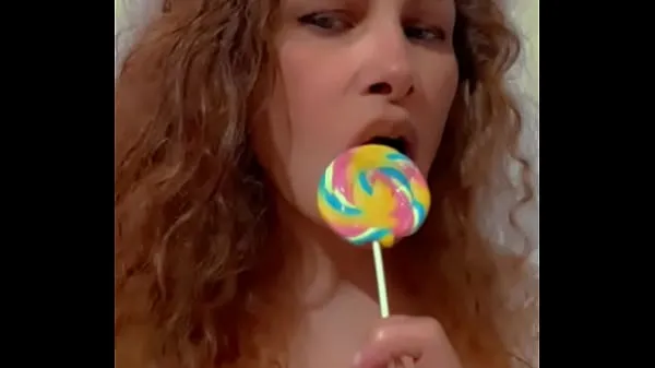 Hotte Do you want this Milf to suck you like this Lollipop varme filmer