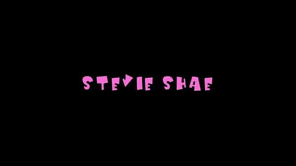 Películas calientes Stevie Shae se divierte frotando su lengua por todo el culo del hombre cálidas