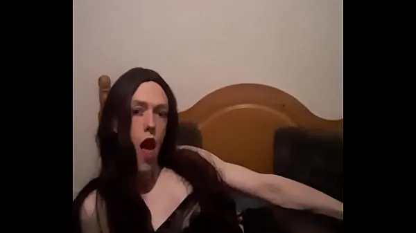 Gorące Sexy transvestite masturbates on bedciepłe filmy