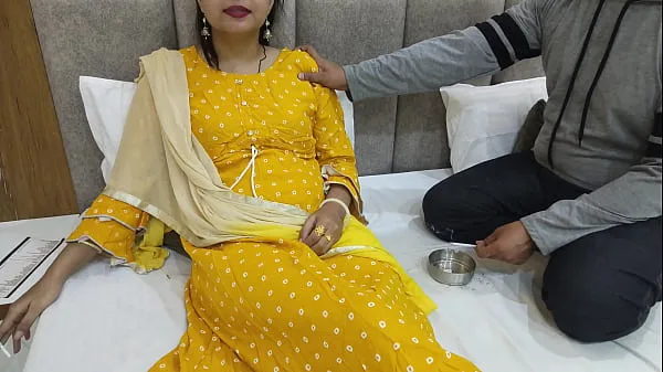 Películas calientes Desiaraabhabhi - India Desi se divierte follando con la madre de una amiga, metiéndose los dedos en su coño rubio y chupando sus tetas cálidas
