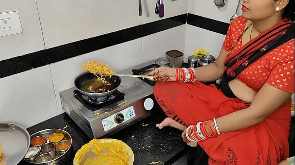 Hot Komal was making namkeen on Diwali; step brother took it to step sister warm Movies