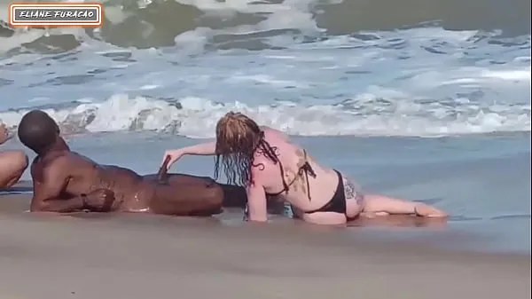 Hotte We had sex with a stranger on the beach and he left us both all fucked up varme filmer