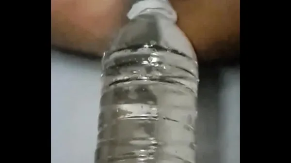 Nóng Asian twink water bottle insertion (zoom Phim ấm áp
