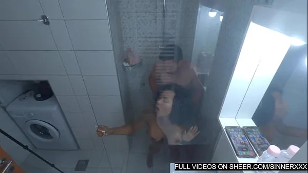 ホットな 熟女は激しいのが好き - 巨尻の黒人がシャワーで激しくセックス - キキ・ミナージュ 温かい映画