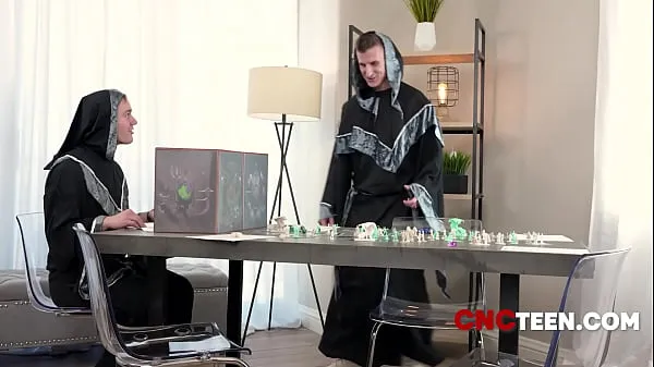 Hete DND Cosplay Anal Freeuse Playing A Board Game warme films