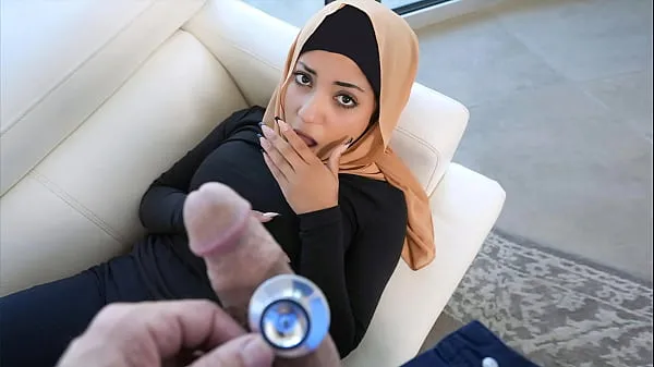 گرم Filthy Rich Has an Easy Solution for The Hungry Babe During Her Fasting - Hijablust گرم فلمیں