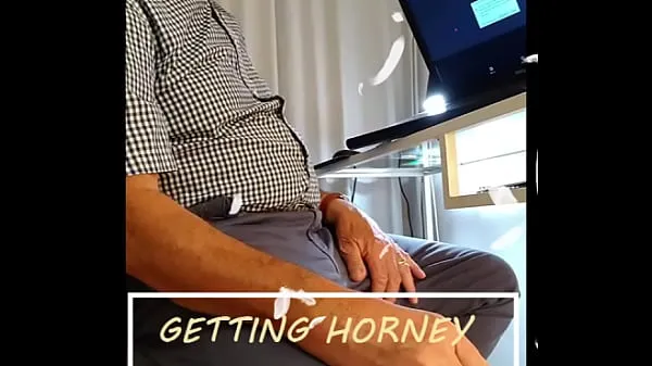 Heiße GETTING HORNY EDITTING MY PORN STARRING BENGEEMANwarme Filme
