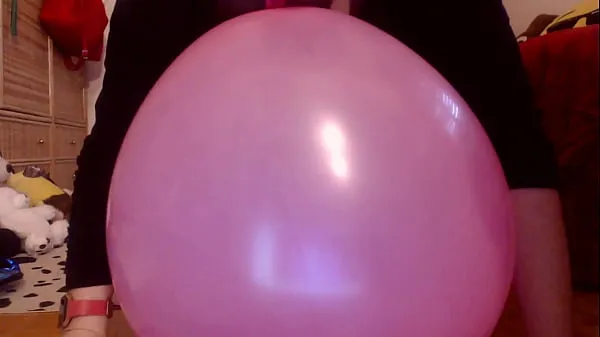Gorące Italian milf cums on top of the balloons all wetciepłe filmy